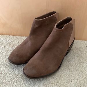 Charles David heeled boots 7 1/2